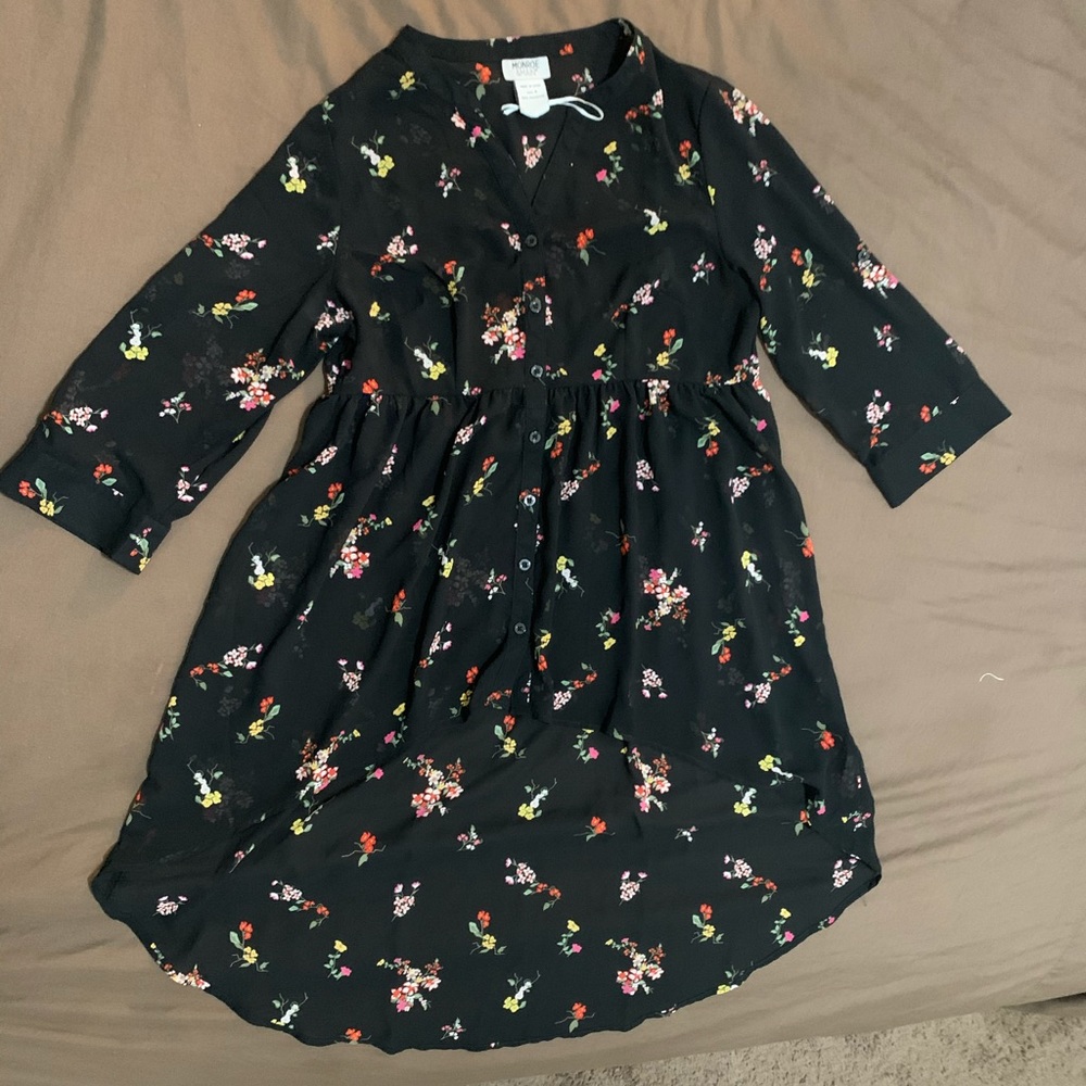 💙 3/20 Black floral top